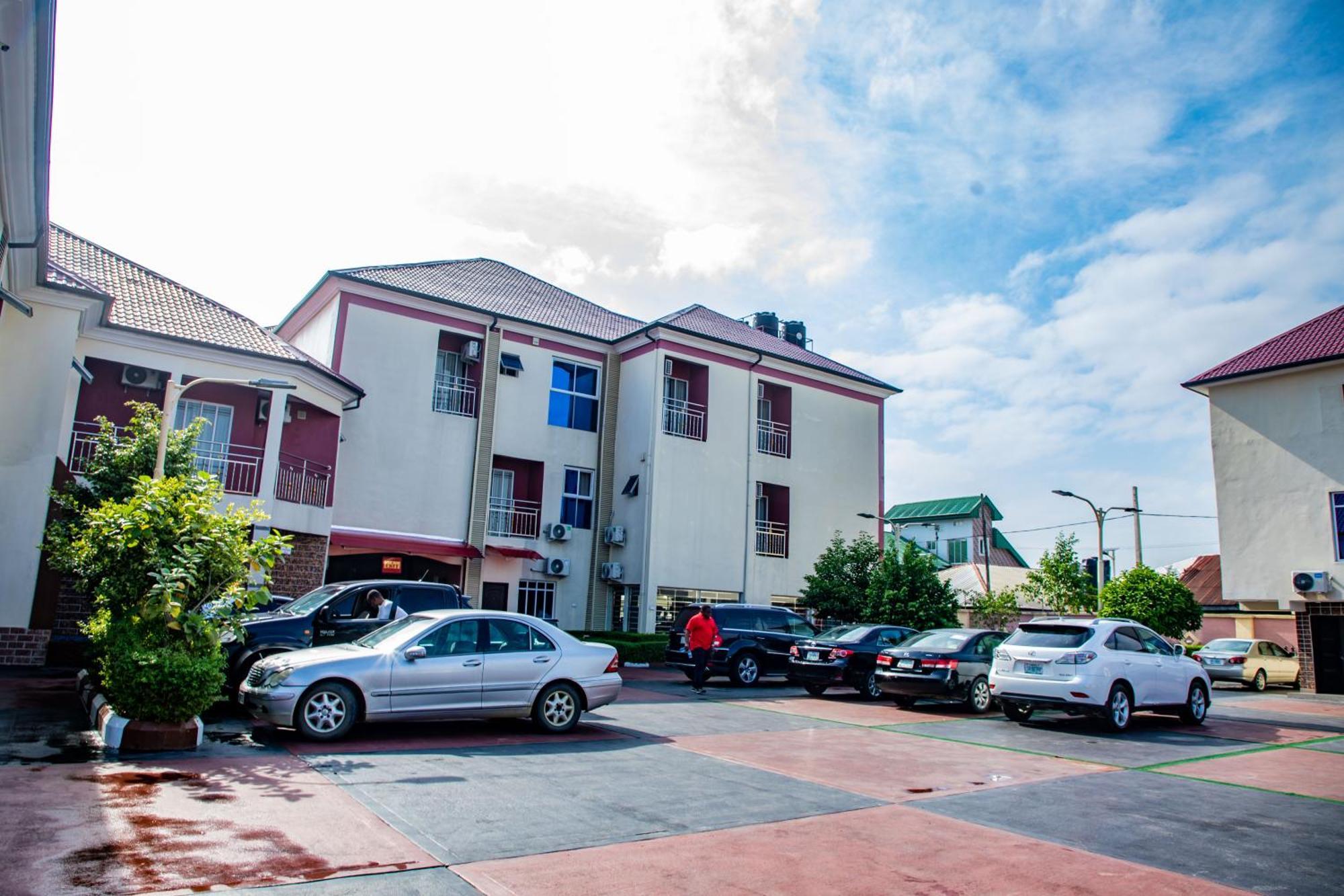 Villa Hilton Hotels 우요 외부 사진