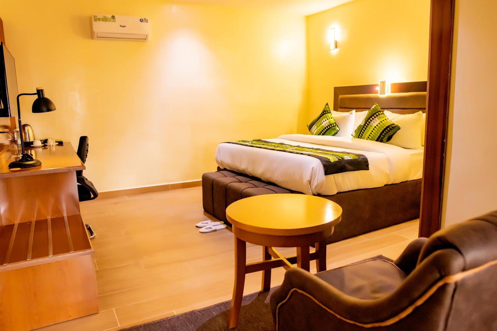 Villa Hilton Hotels 우요 외부 사진