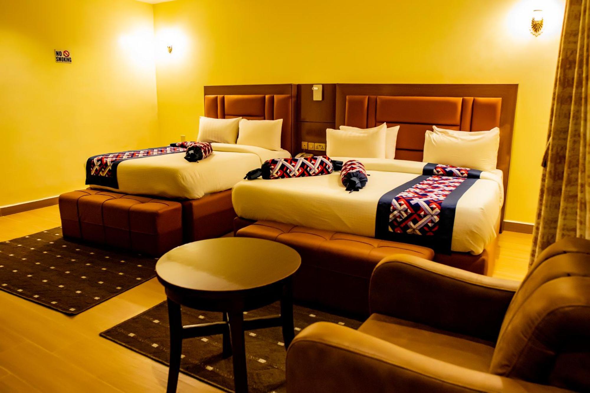 Villa Hilton Hotels 우요 외부 사진